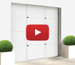 Comment monter une porte de garage sectionnelle avec portillon intrégré ?