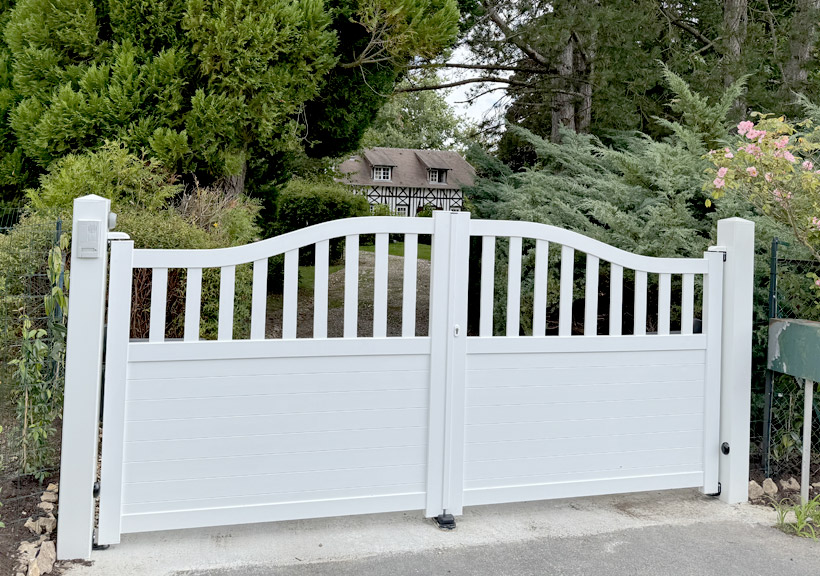 Portail aluminium chapeau de gendarme CL10