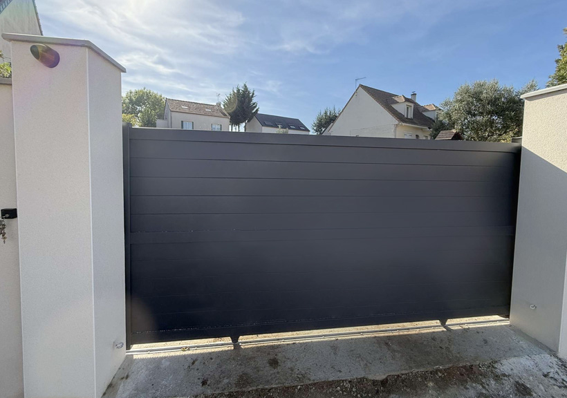 Portail aluminium coulissant semi-modern SM14